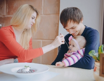 First Bites: A Simple Guide to Starting Solids for Your Baby